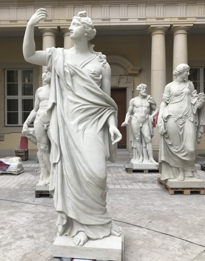 Skulptur der Justitia 
      Berliner Schloss Humboldtforum